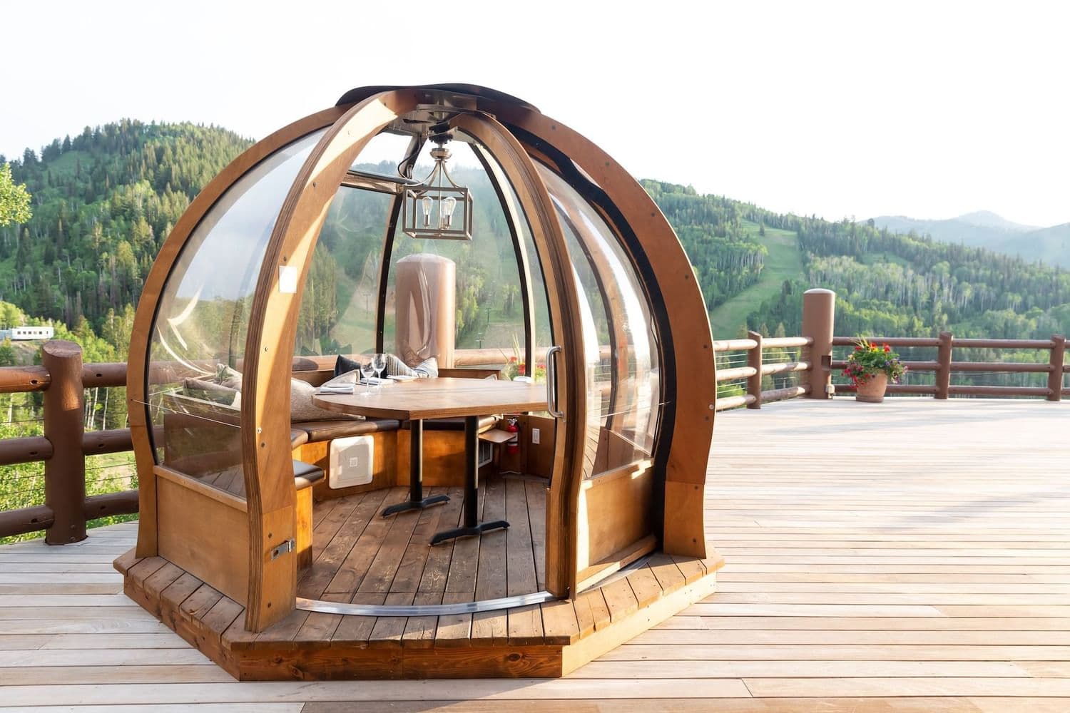 Alpenglobe Dining